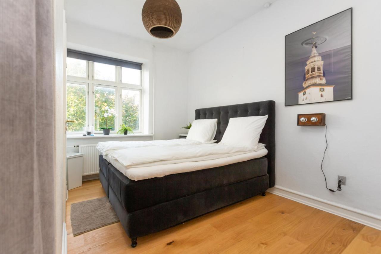 5 Min Fra Banegarden - Plads Til 4-Personer Apartment Aalborg Bagian luar foto